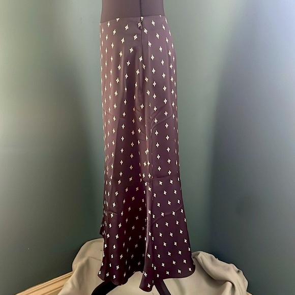 LOFT black  with White Accents - Picture 2 of 4